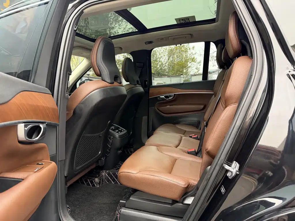 Volvo XC90 2019 — фото 15