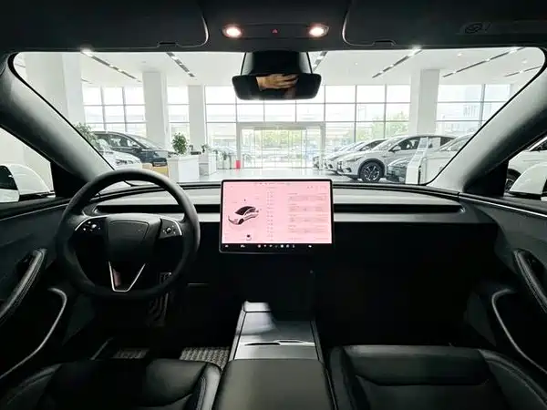 Tesla Model 3 2025