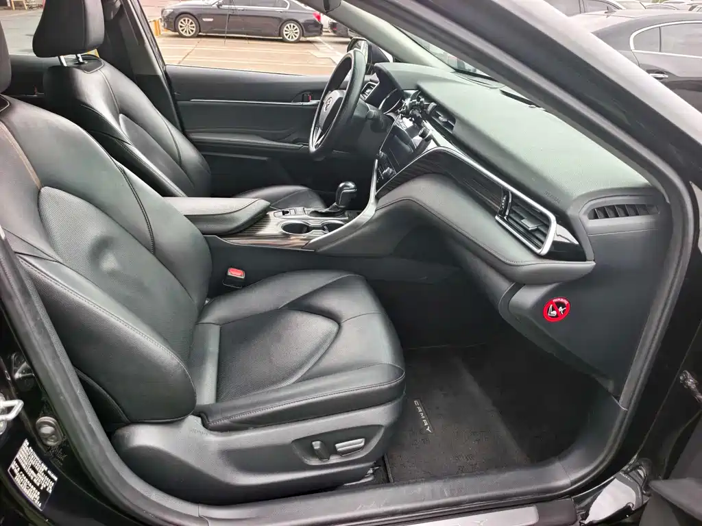 Toyota Camry 2019 — фото 17