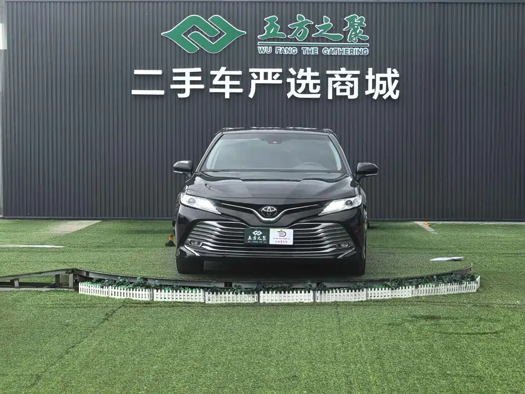 Toyota Camry 2019 — фото 2