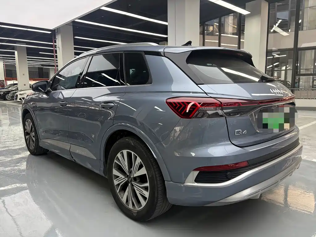 Audi Q4 E-Tron 2023 — фото 16