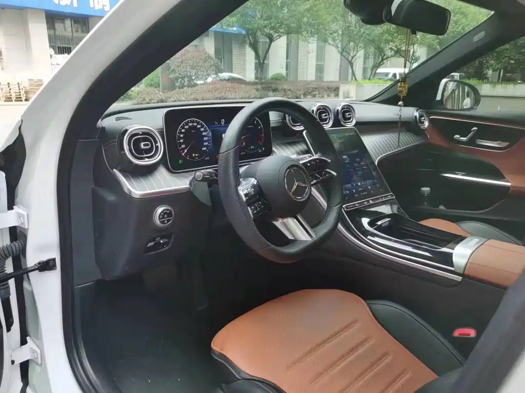 Mercedes-Benz C-Class 2023 — фото 17