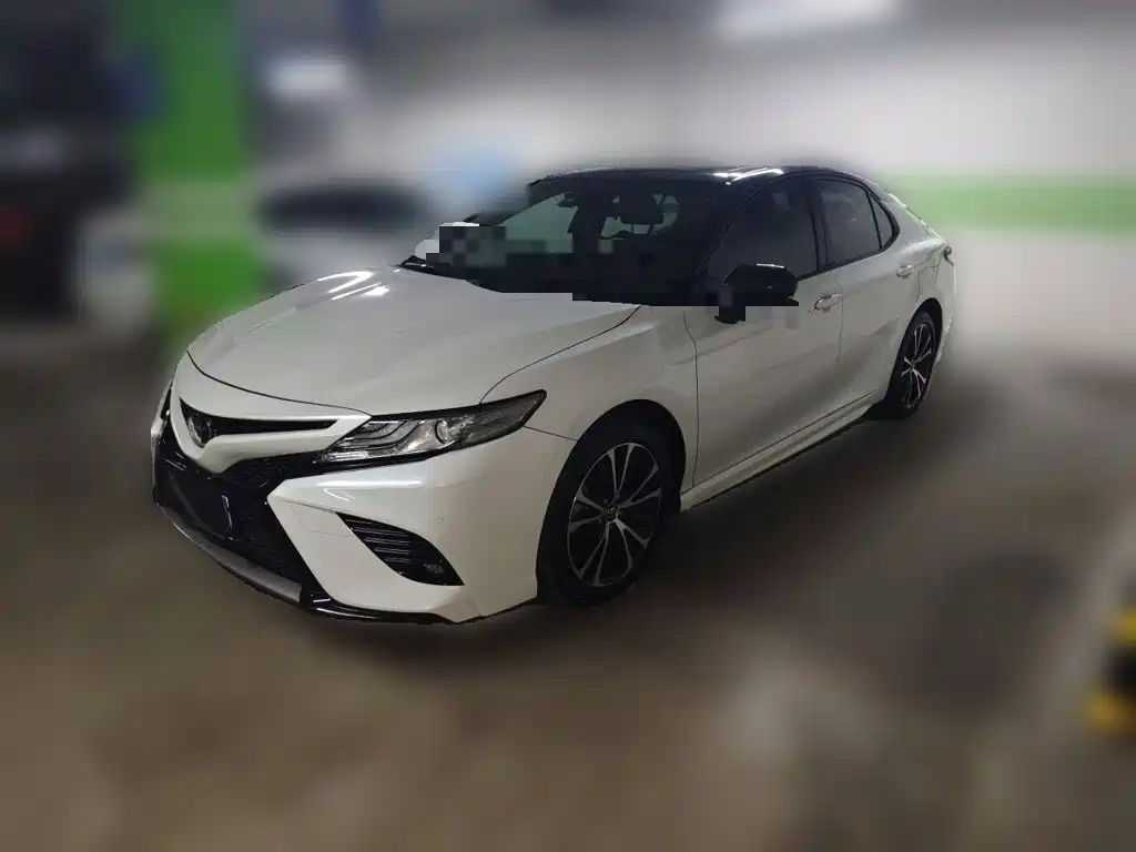 Toyota Camry 2018 — фото 1