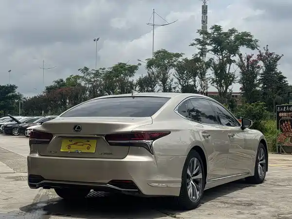 Lexus LS 2019
