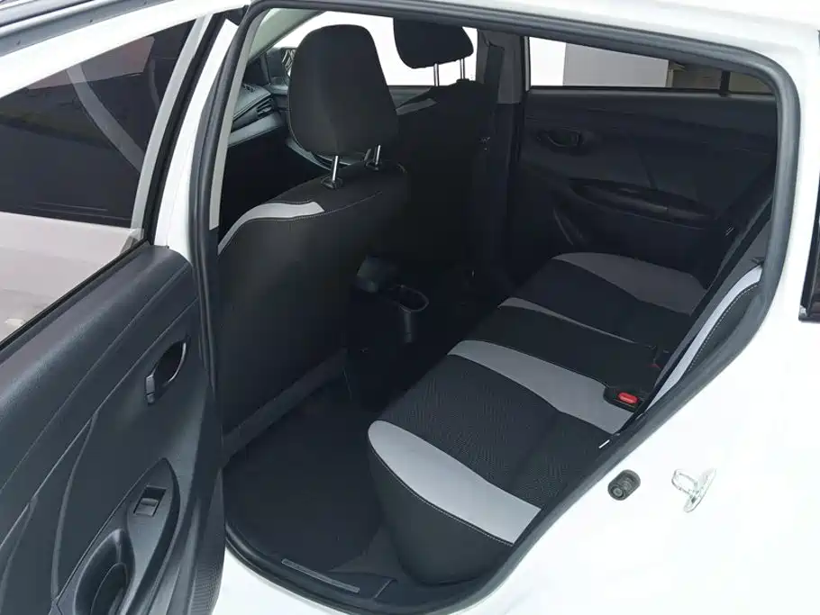 Toyota Yaris L 2021 — фото 11