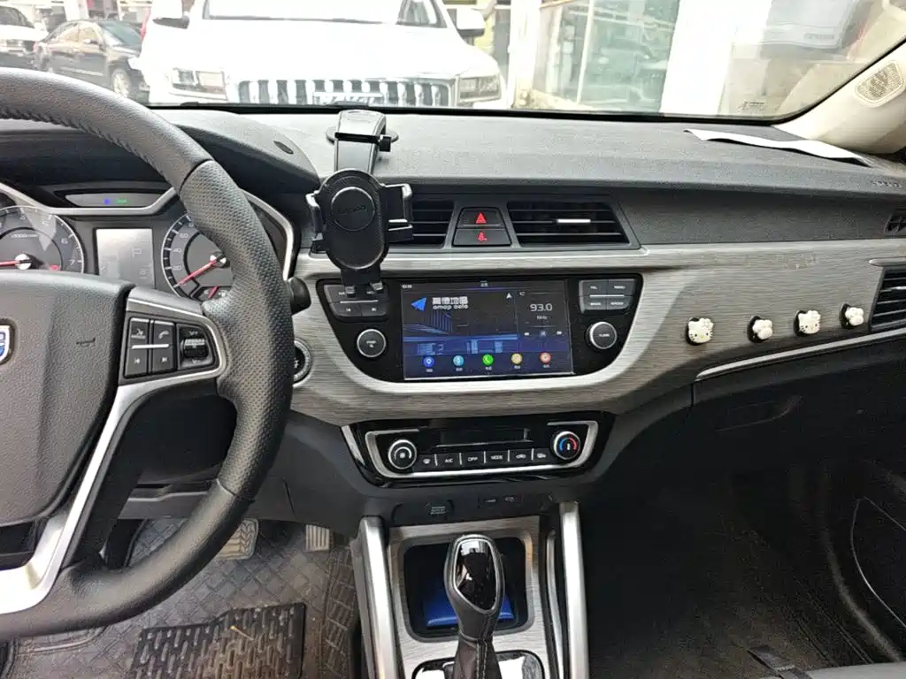 Geely Vision X3 2020 — фото 13