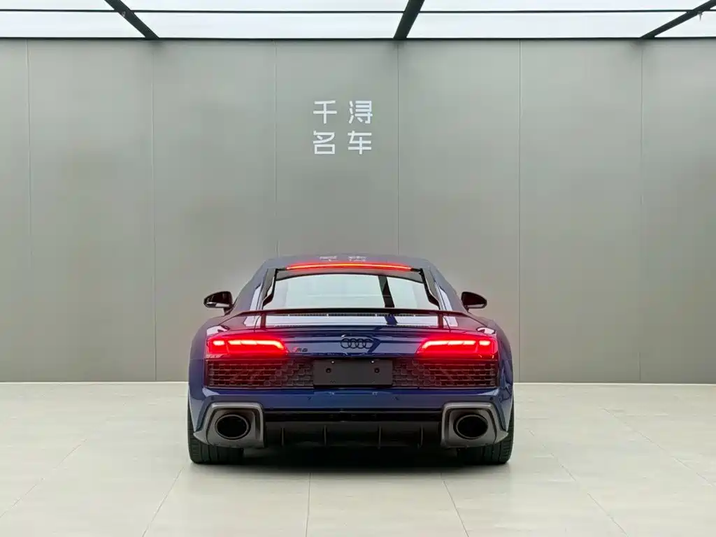 Audi R8 2023 — фото 15