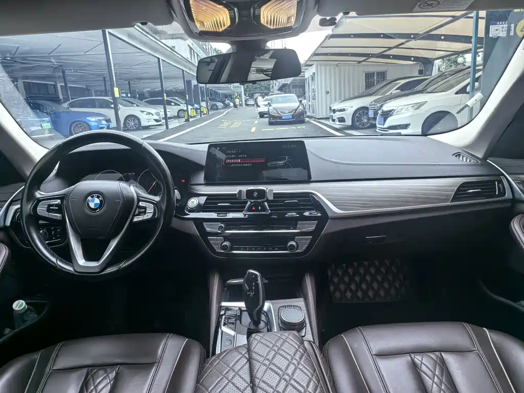 BMW 5 Series New Energy 2019 — фото 12