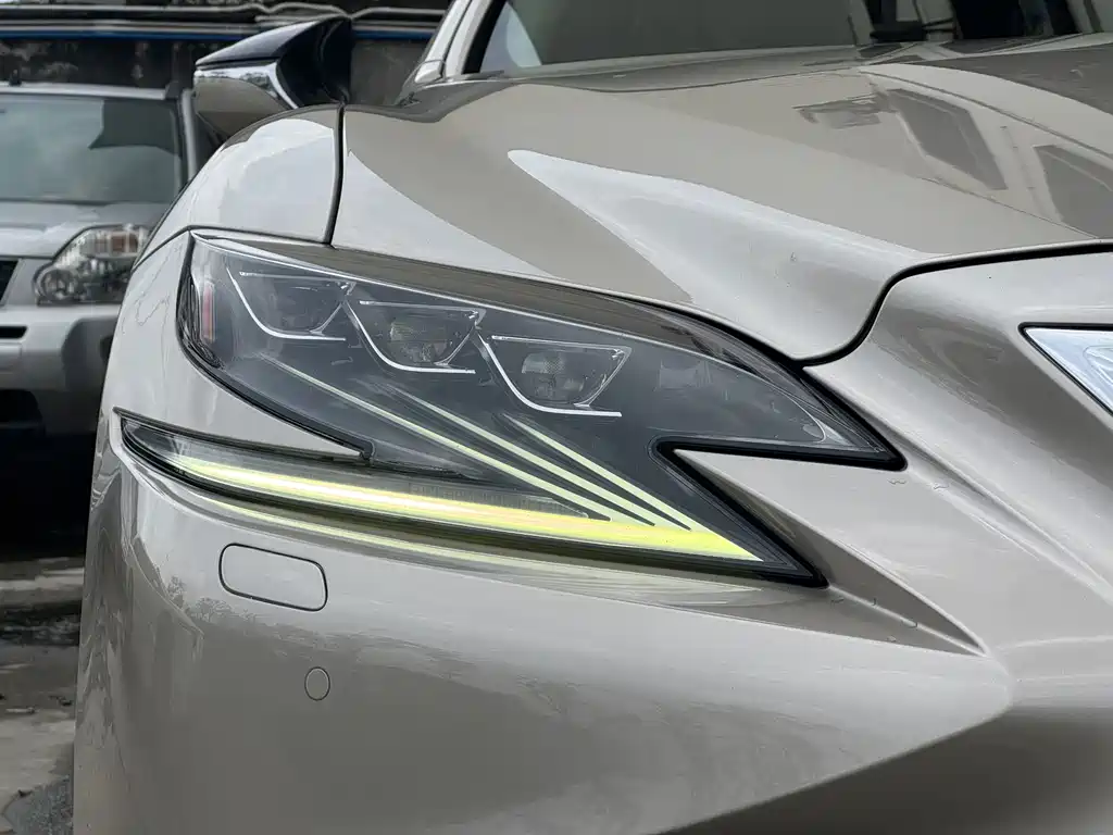 Lexus LS 2019 — фото 10