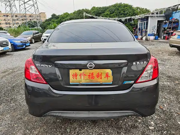 Nissan Sunny 2015