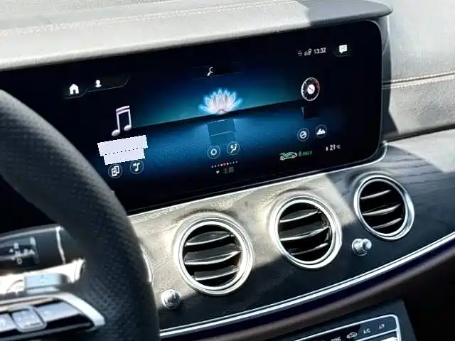 Mercedes-Benz E-Class 2023 — фото 12