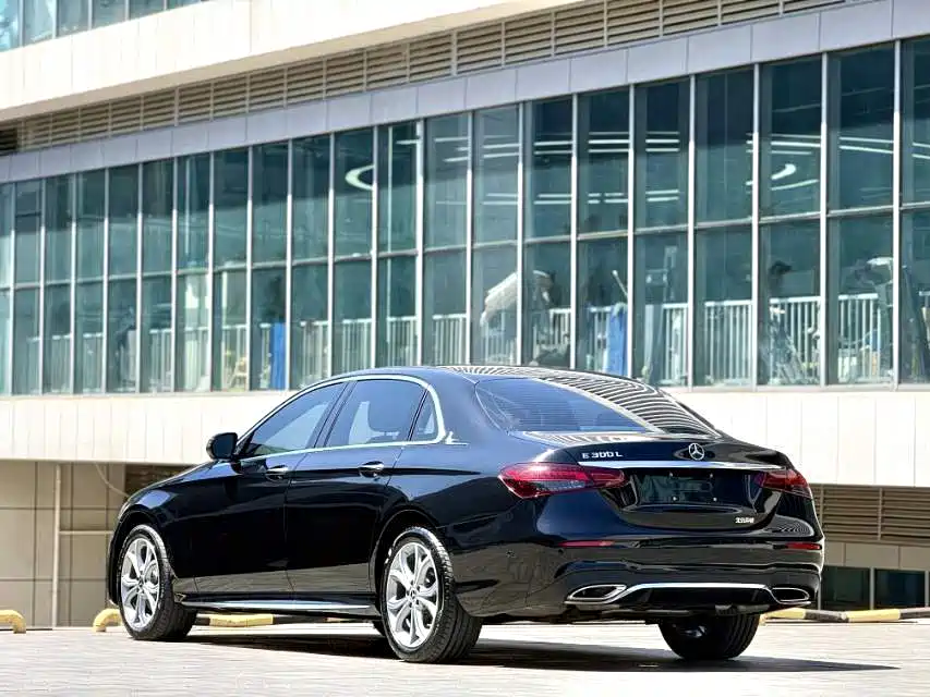Mercedes-Benz E-Class 2023 — фото 16