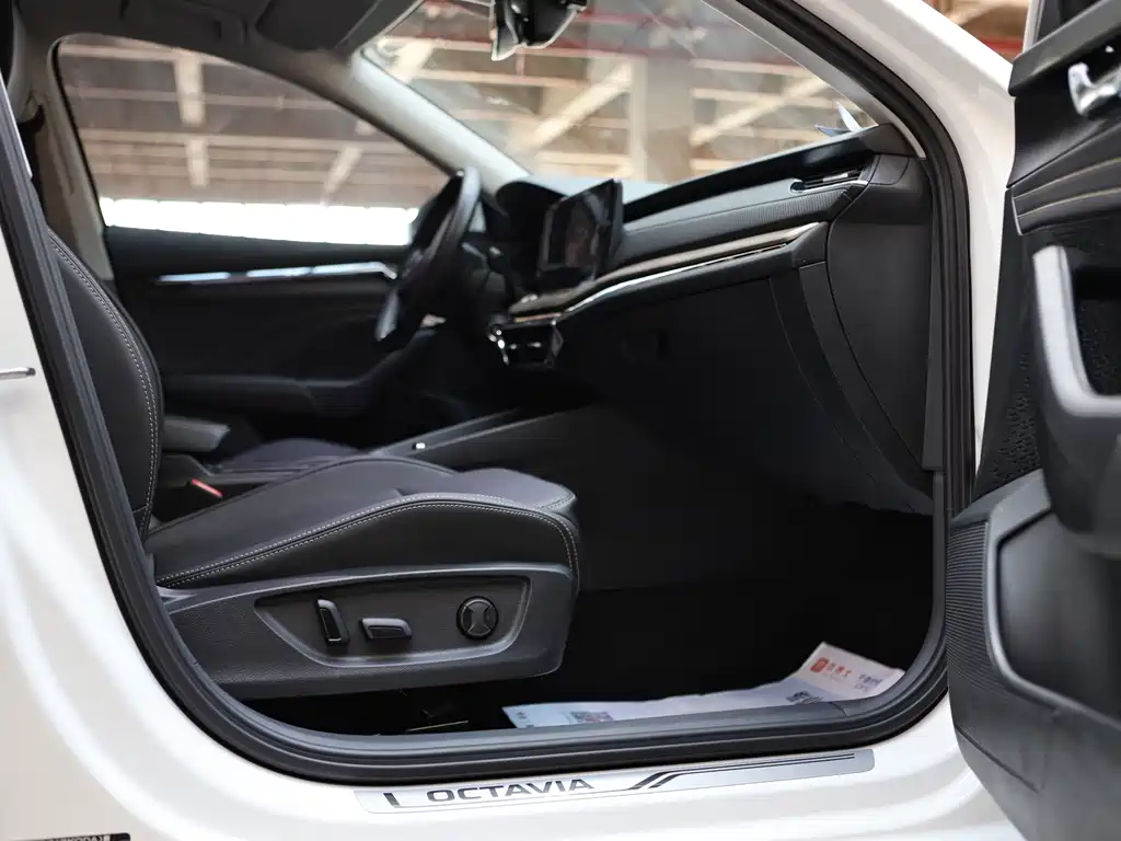 Skoda Octavia 2022 — фото 20