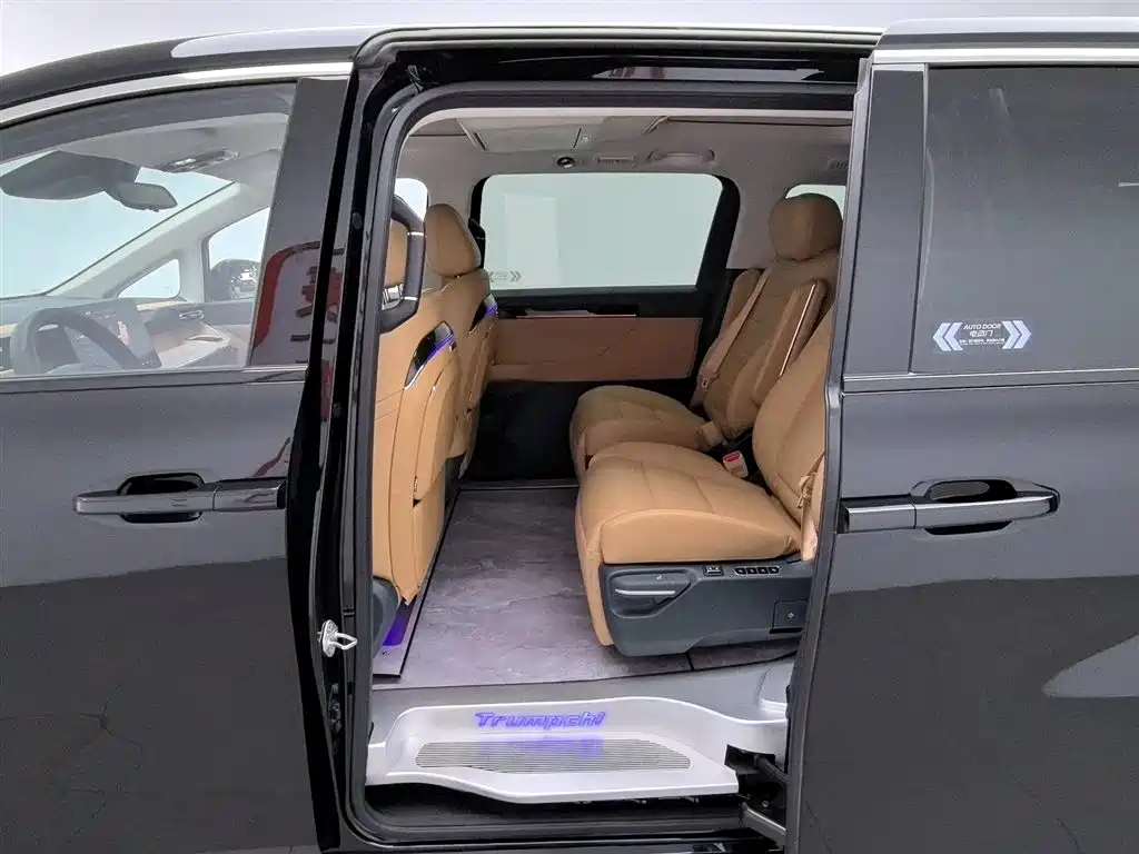 GAC Motor E8 PHEV 2024 — фото 15