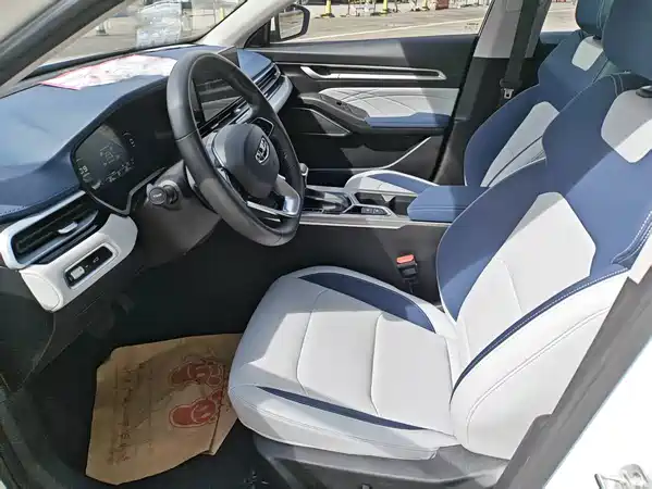 Geely Emgrand 2021