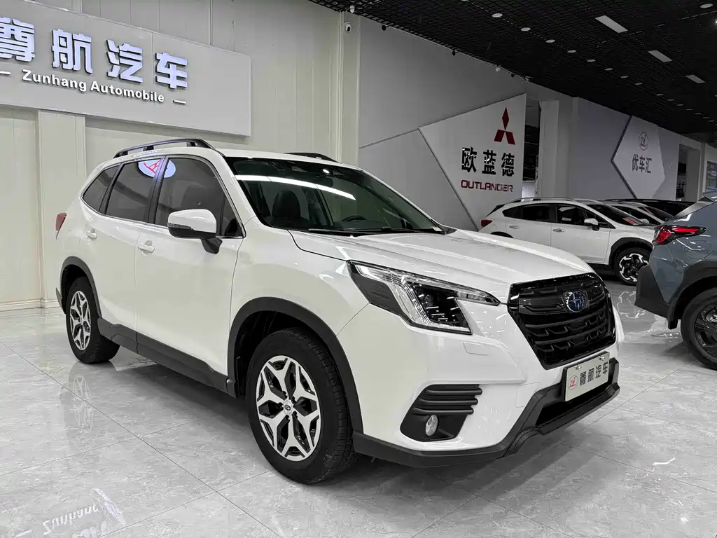 Subaru Forester 2023 — фото 10