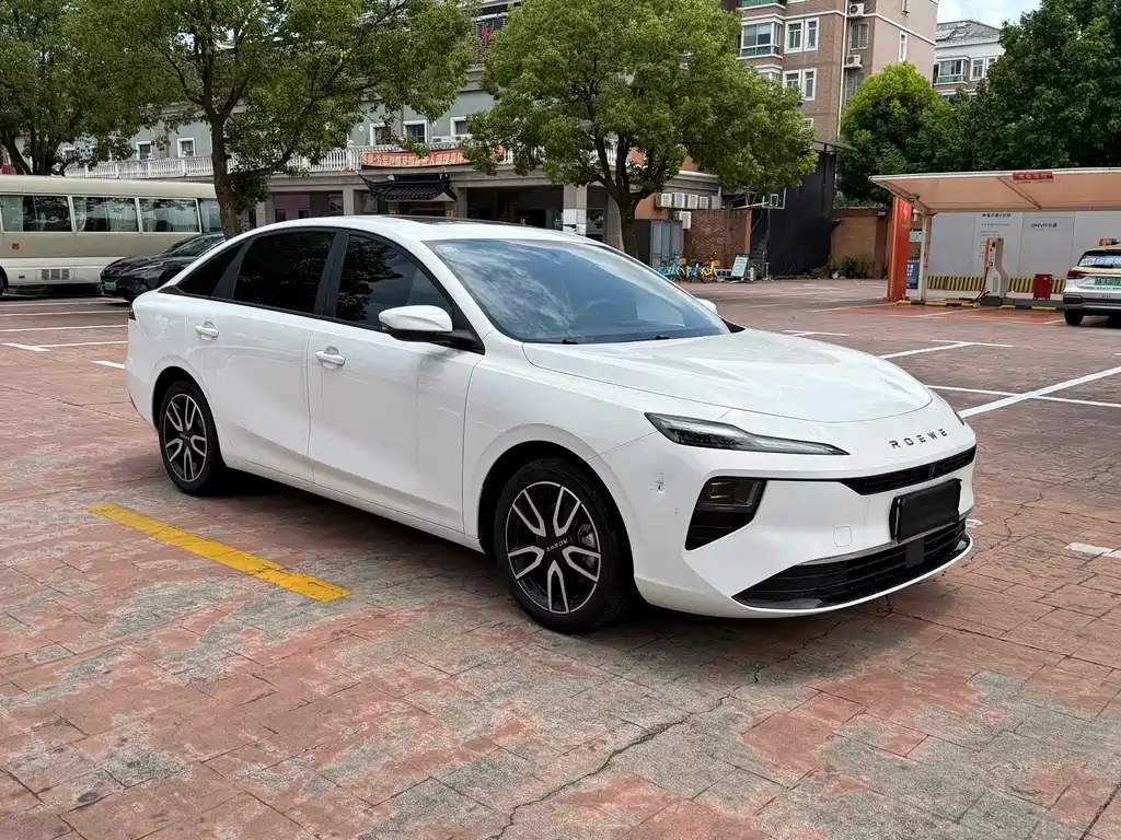 Roewe D6 2025