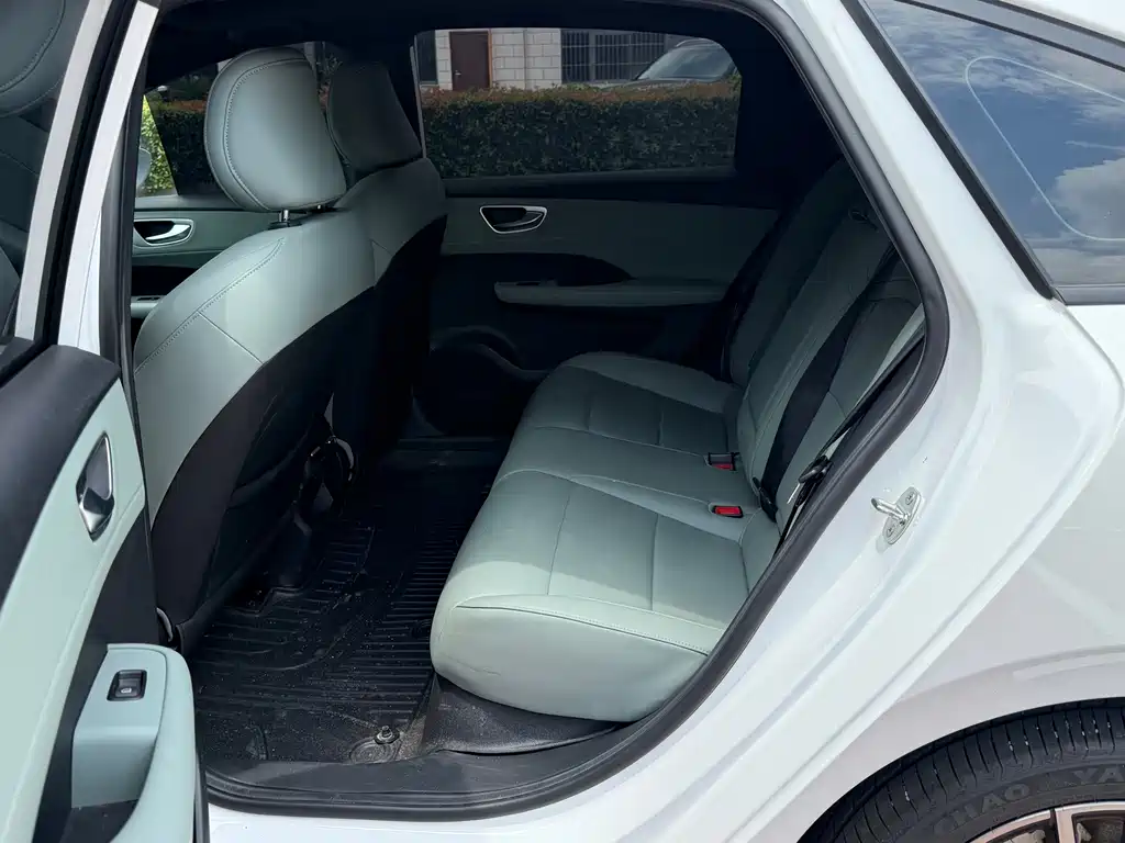 Roewe D6 2025
