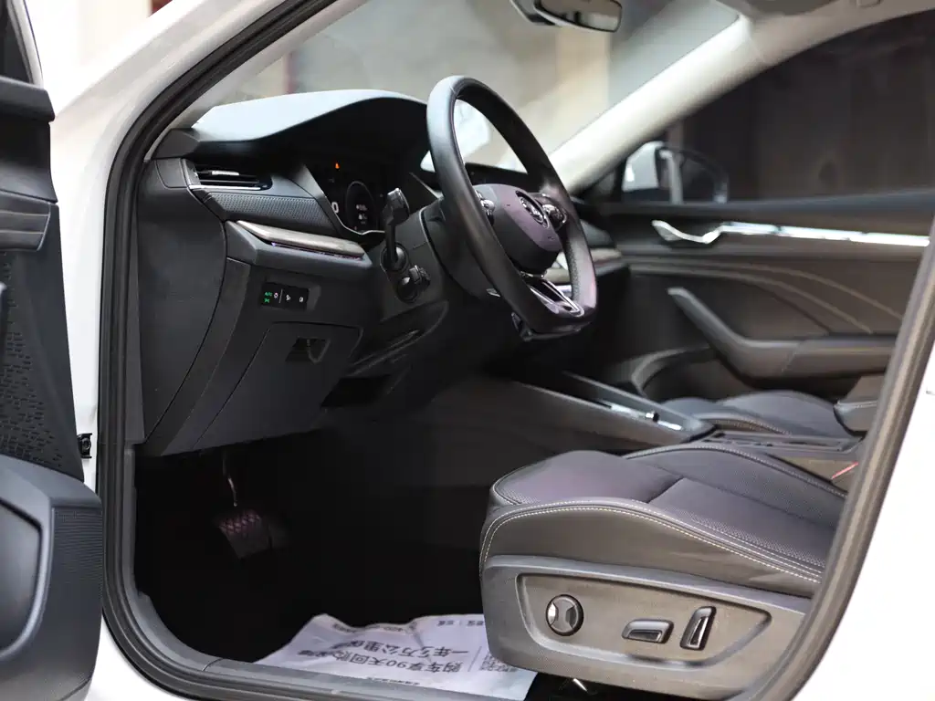 Skoda Octavia 2022 — фото 13
