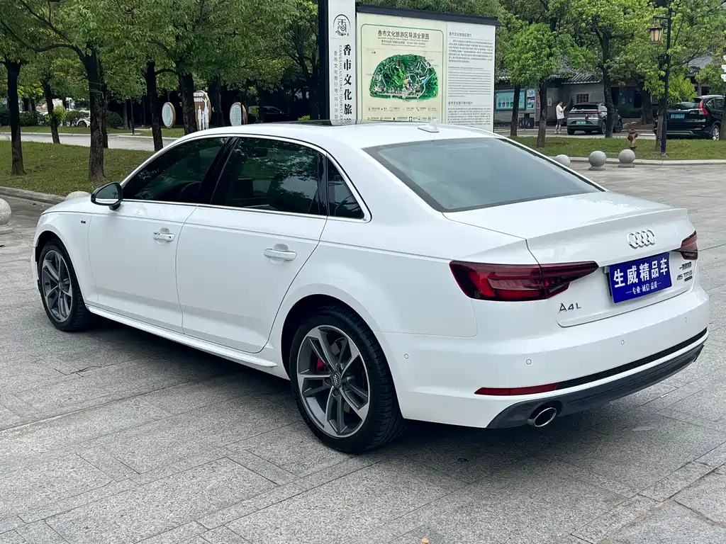 Audi A4L 2018