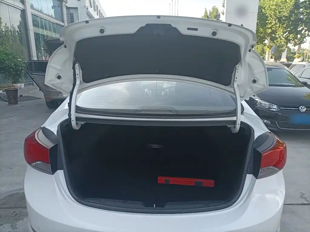 Hyundai Elantra Langdong 2016 — фото 19