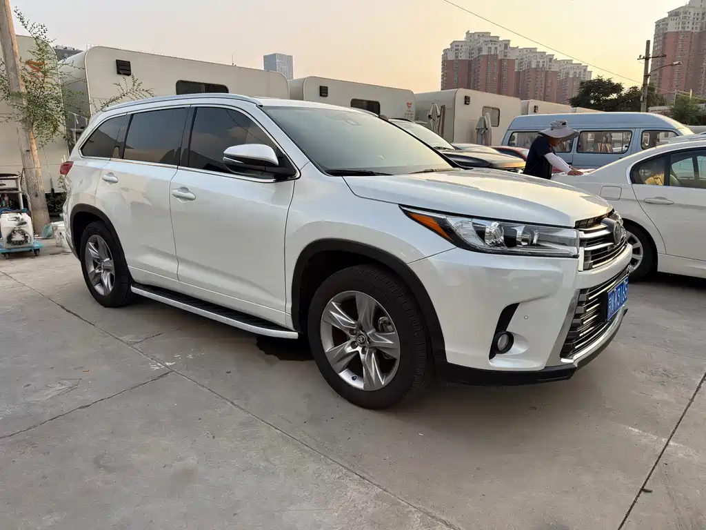 Toyota Highlander 2020 — фото 3