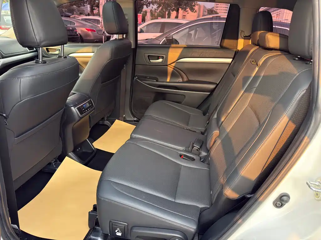 Toyota Highlander 2020 — фото 13