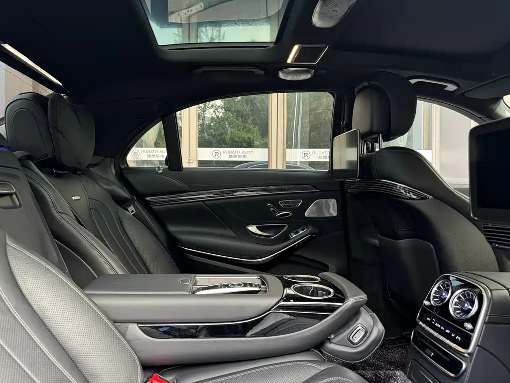 Mercedes-Benz S-Class AMG 2018 — фото 20