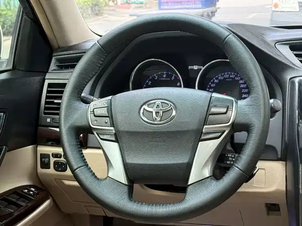 Toyota Reiz 2012