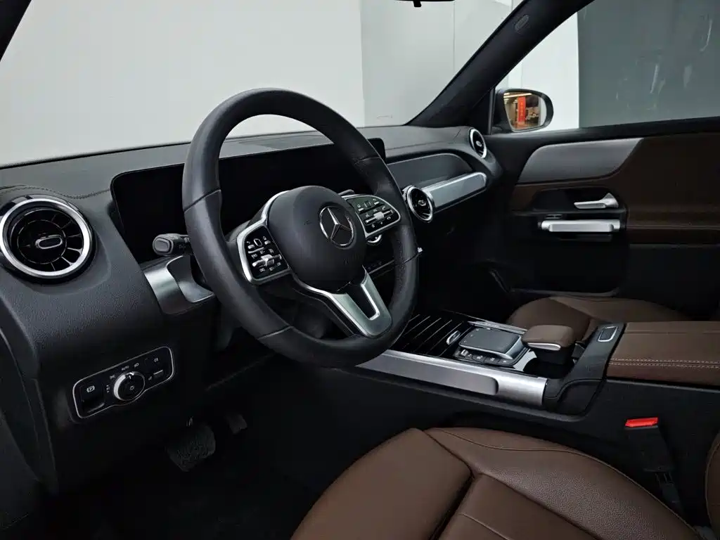 Mercedes-Benz GLB 2023