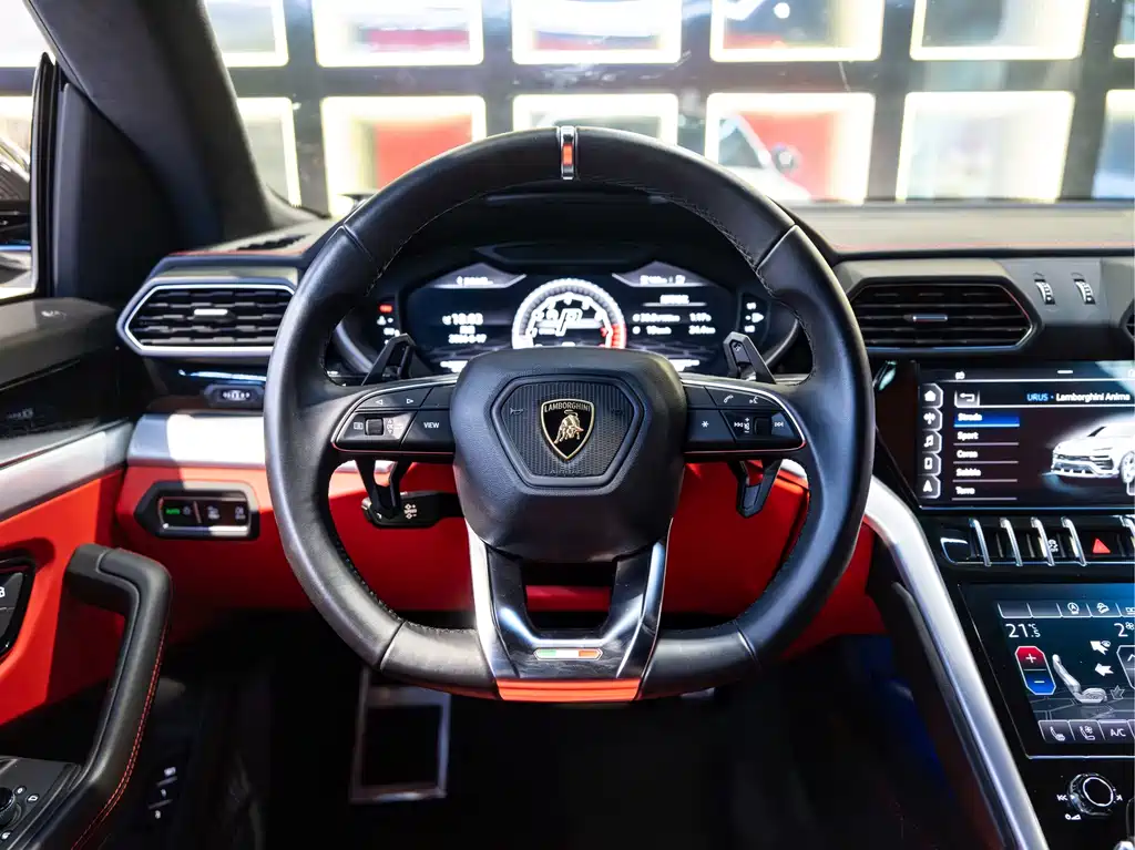 Lamborghini Urus 2020 — фото 17