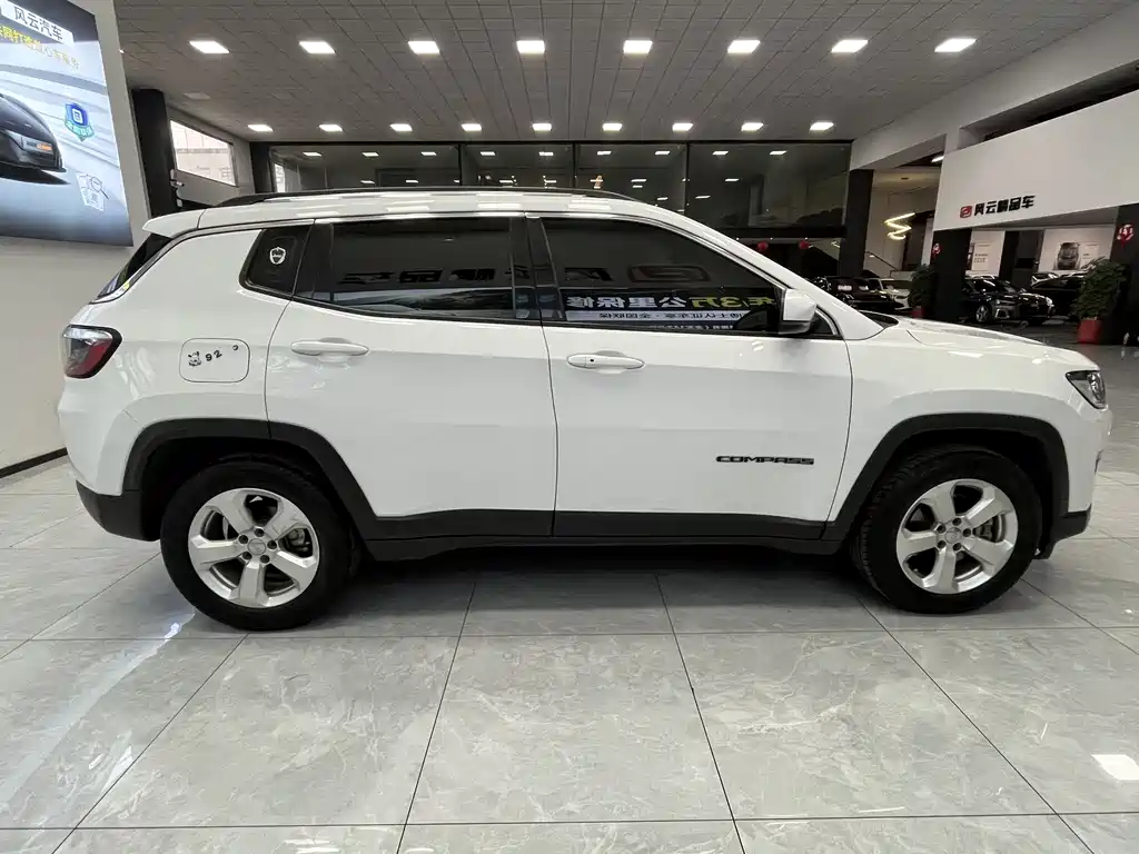 Jeep Compass 2020 — фото 7