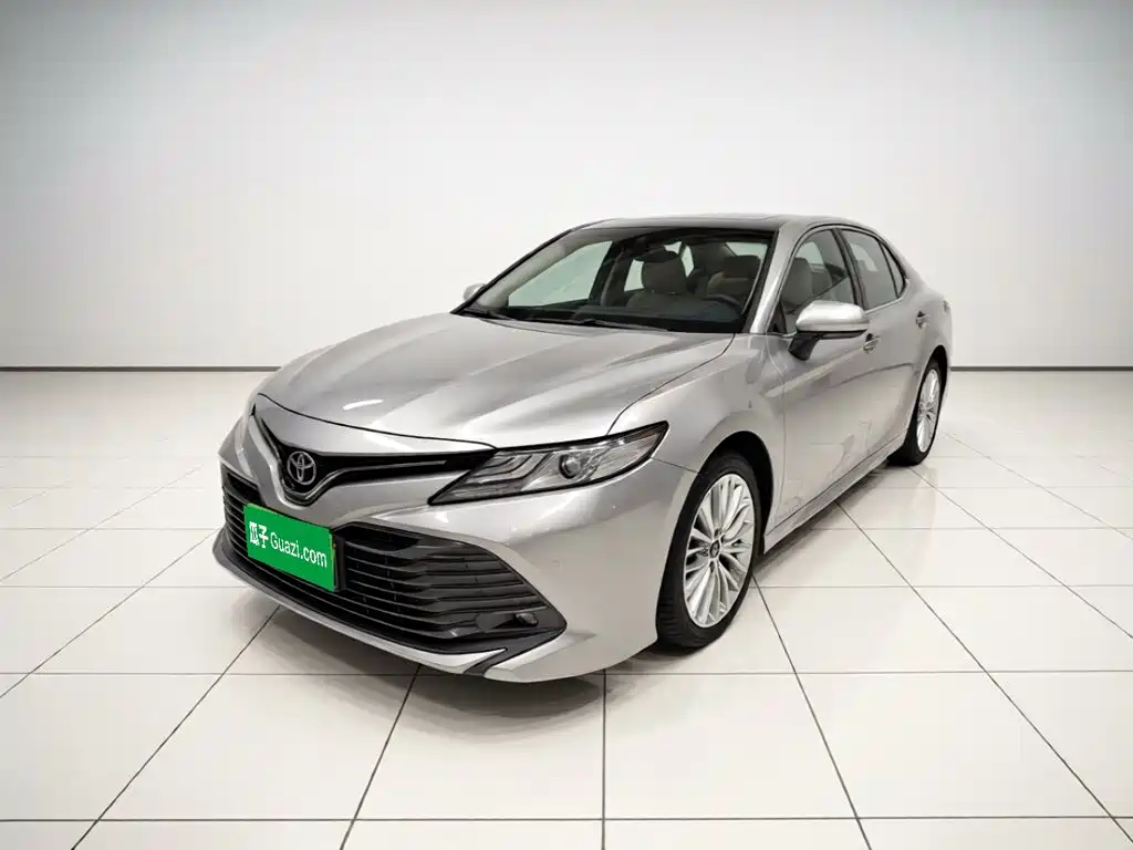 Toyota Camry 2020 — фото 1