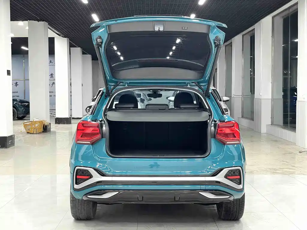 Audi Q2L 2022 — фото 15