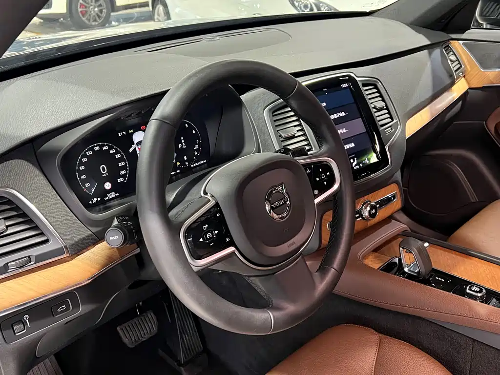 Volvo XC90 2022 — фото 14