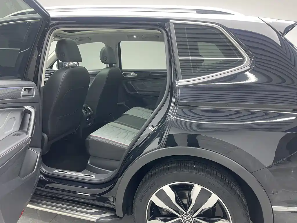 Volkswagen Tiguan L 2023 — фото 17
