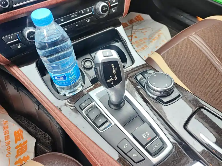 BMW 5 Series 2017 — фото 15