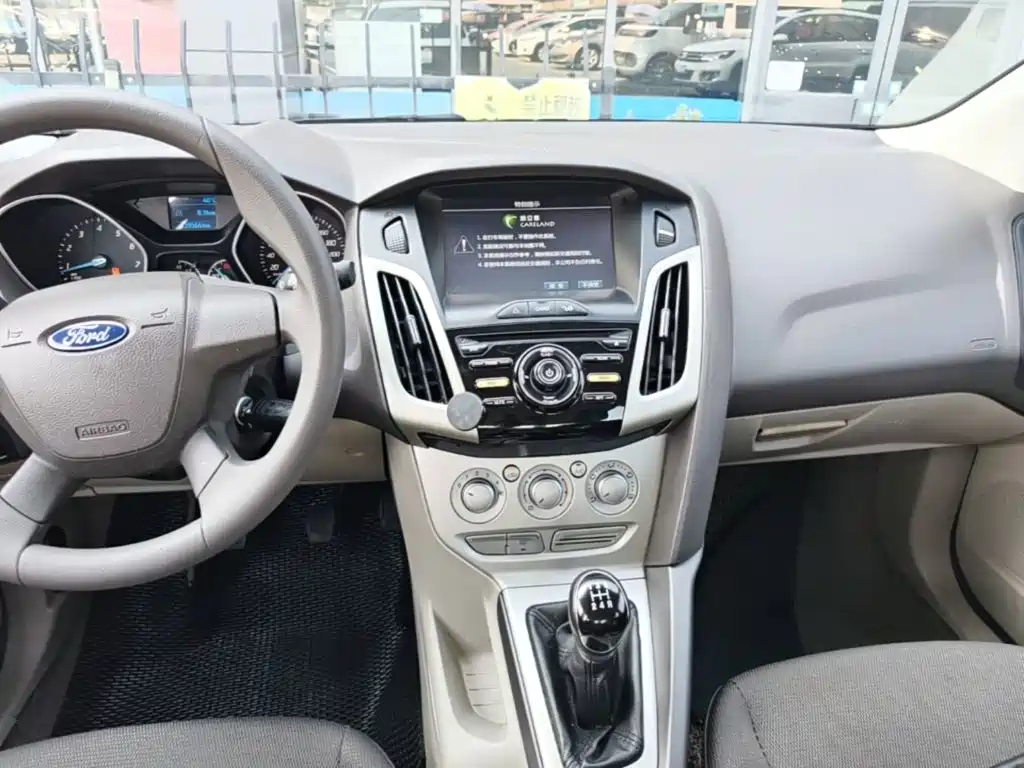 Ford Focus 2015 — фото 13