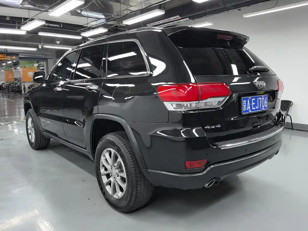 Jeep Grand Cherokee 2017 — фото 15