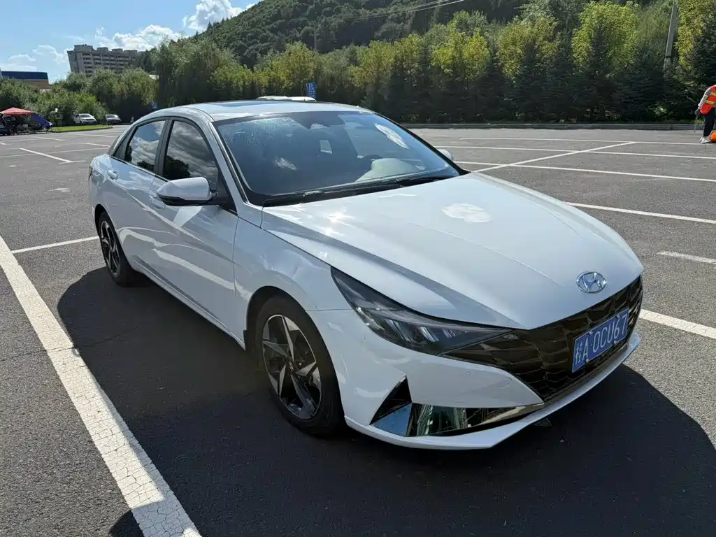 Hyundai Elantra 2023 — фото 3