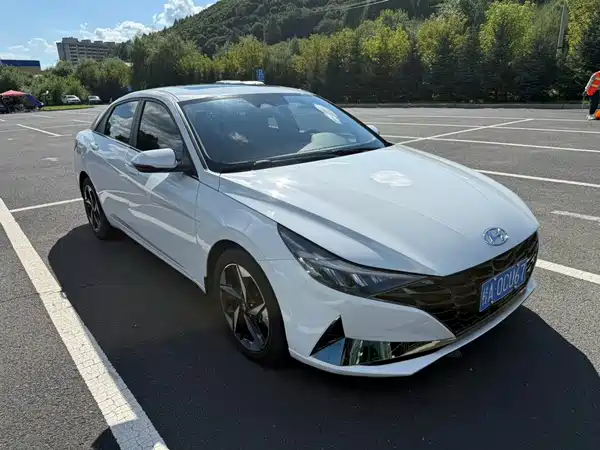 Hyundai Elantra 2023
