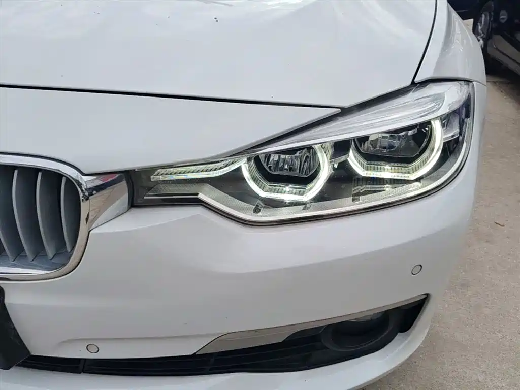 BMW 3 Series 2018 — фото 24