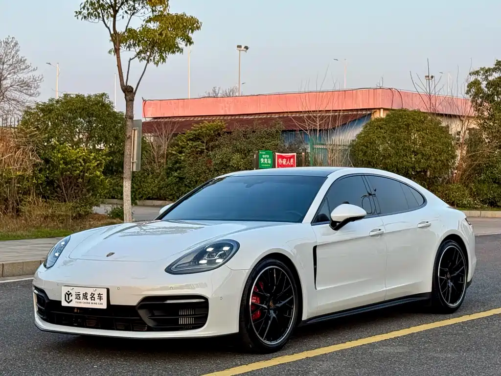 Porsche Panamera 2023 — фото 1