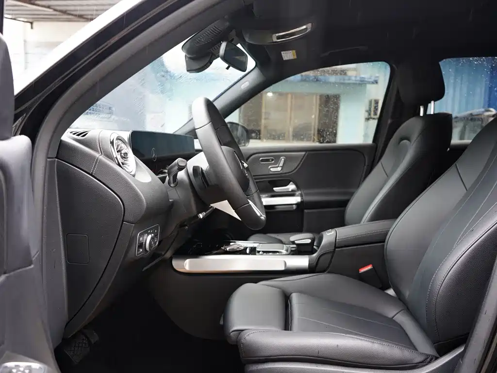 Mercedes-Benz GLB 2024