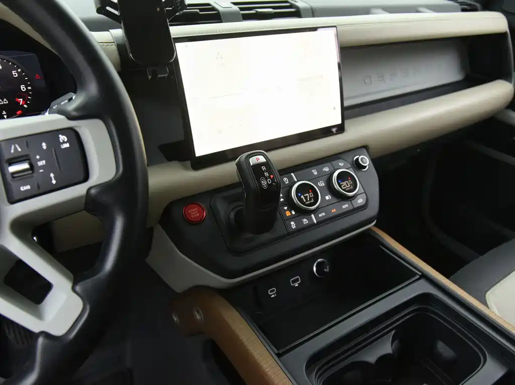 Land Rover Defender 2021 — фото 11