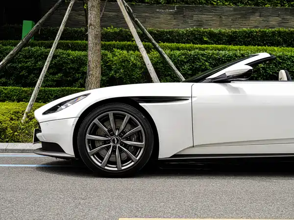 Aston Martin DB11 2020