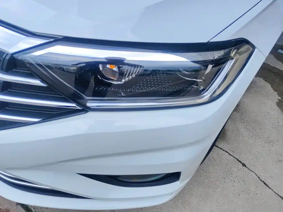 Volkswagen Sagitar 2020