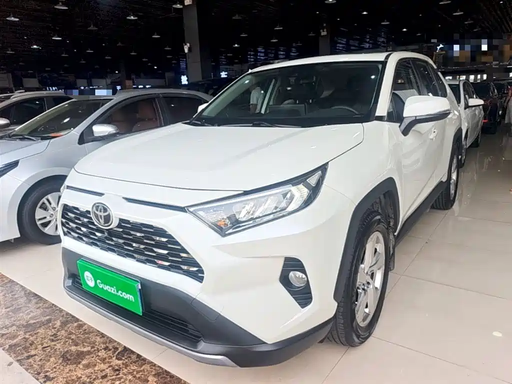 Toyota RAV4 2020 — фото 1