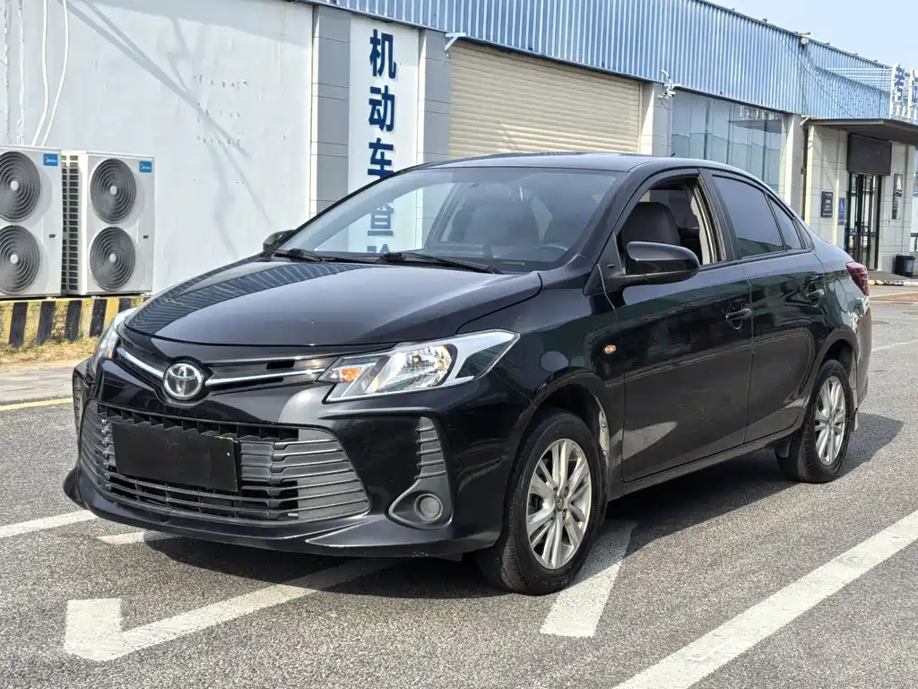 Toyota Vios 2022 — фото 1