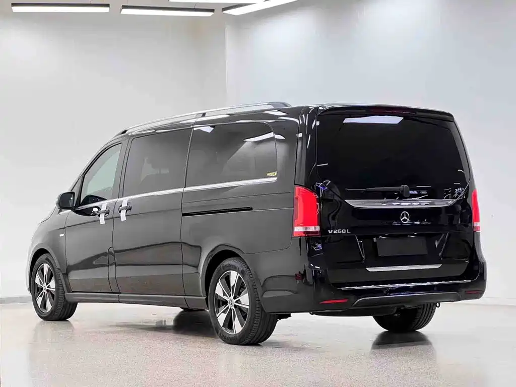 Mercedes-Benz V-Class 2021 — фото 28